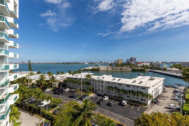 Building Photo - 7900 Harbor Island Dr