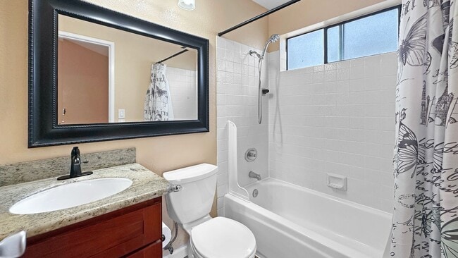 Building Photo - Lovely Upgraded 2-story Townhouse w/ Attached Garage, Guest Bathroom and Fireplace!