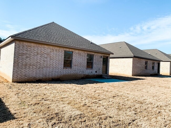 Building Photo - 260 Wolf Den Dr