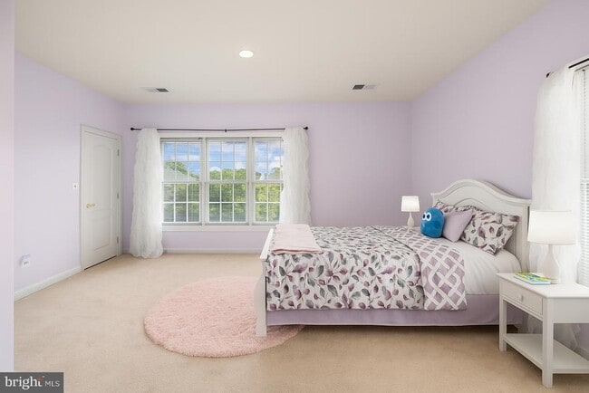 Building Photo - 730 Crisfield Way