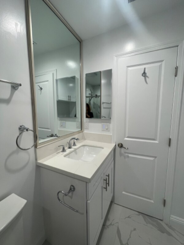 Building Photo - 1521 W Cerritos Ave