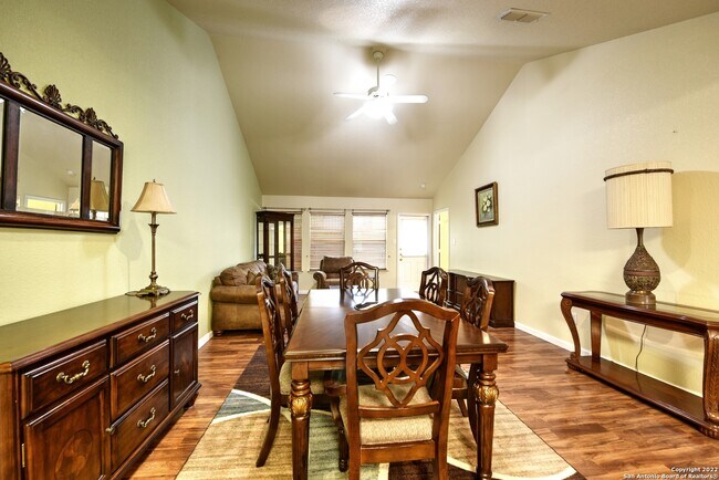 Building Photo - 3202 Eisenhauer Rd