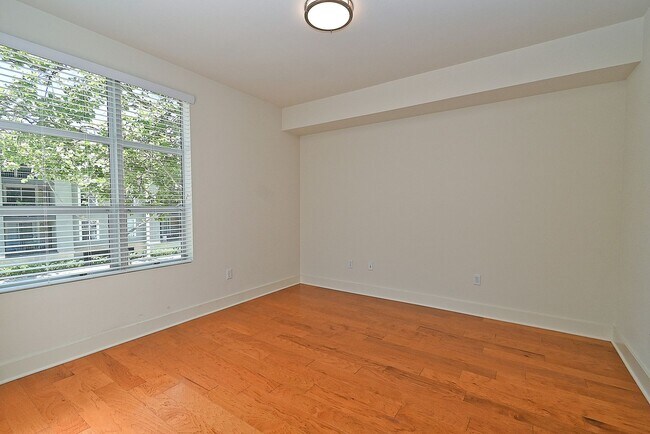 Building Photo - 1 E Julian St