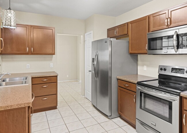 Building Photo - "Spacious 3-Bed Sanctuary with 2.5 Baths o...