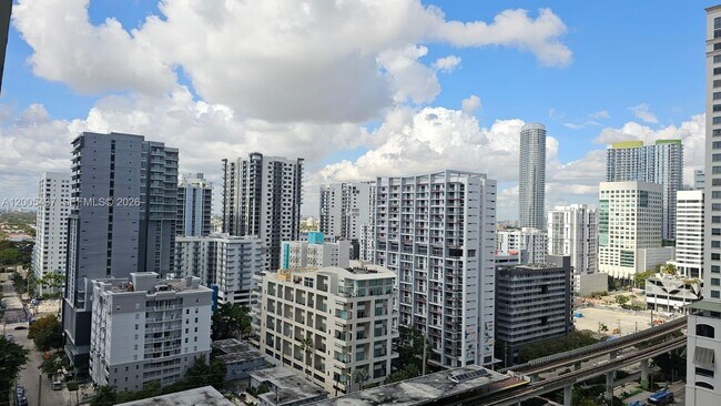 Building Photo - 1111 SW 1st Ave