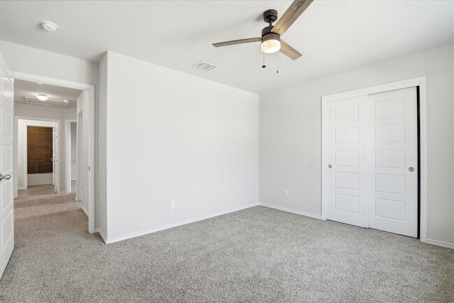 Building Photo - 4 Bedroom Home for Rent in San Antonio with Solar Panels – Cinco Lakes Move-In Ready!