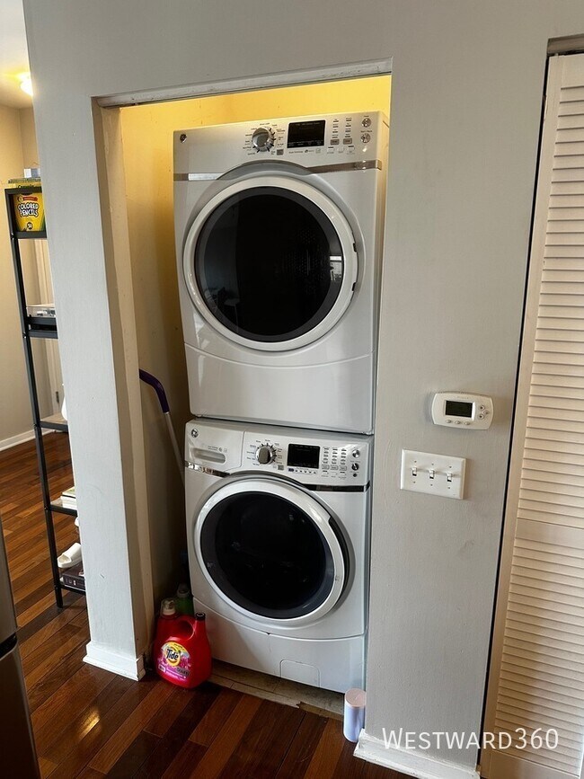 Building Photo - 1121 W Washburne Ave