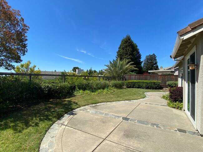 Building Photo - Castlerock Gated Community off Hilborn! Be...