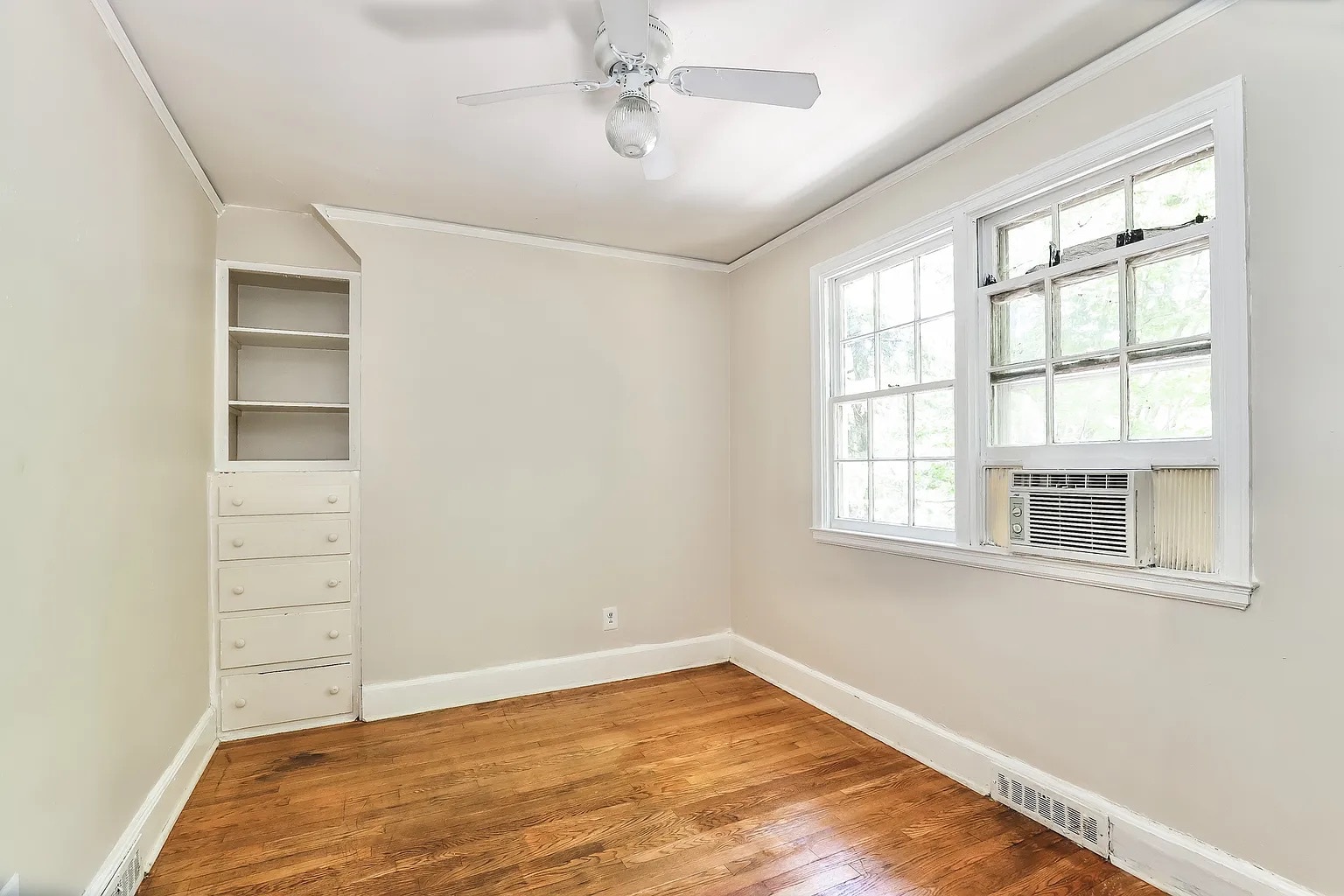 Building Photo - Room in Duplex on S Josephine Boyd St