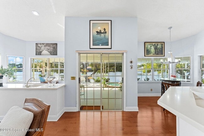 Building Photo - 662 Rossmoor Cir