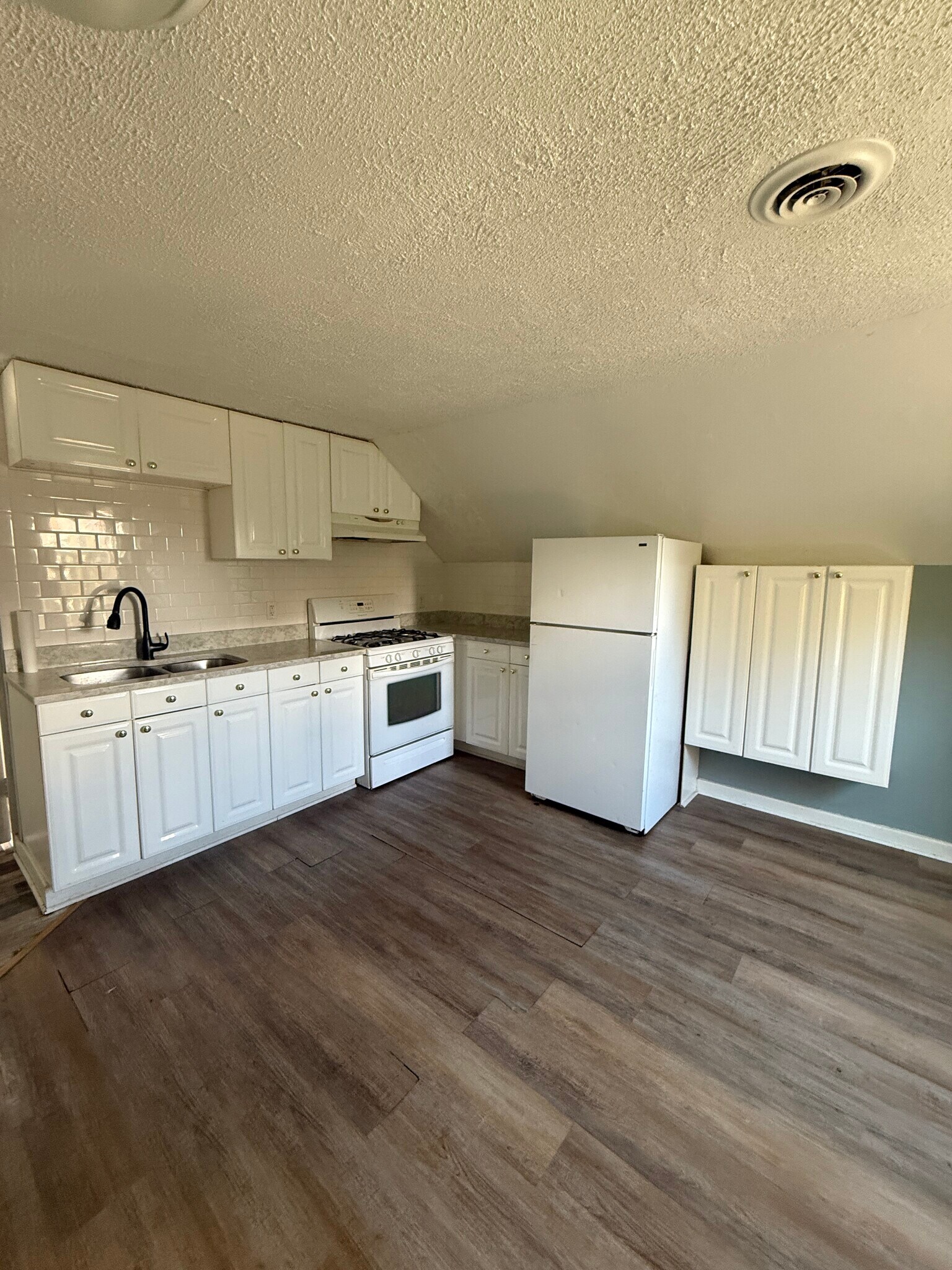 Building Photo - 825 Grand Ave