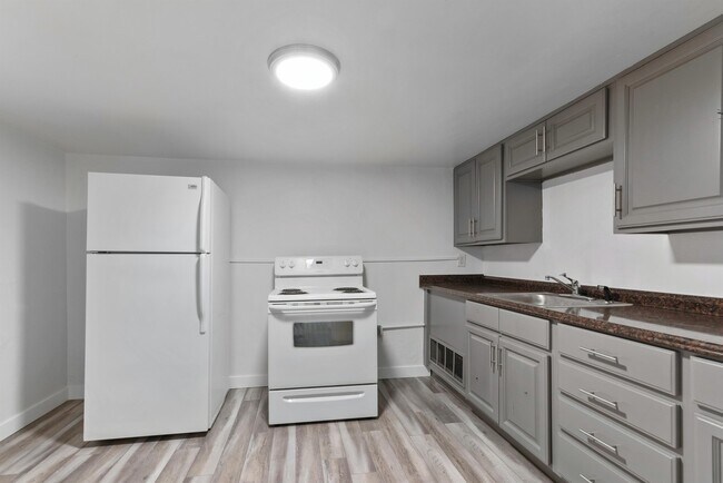 Building Photo - 750 E 820 N
