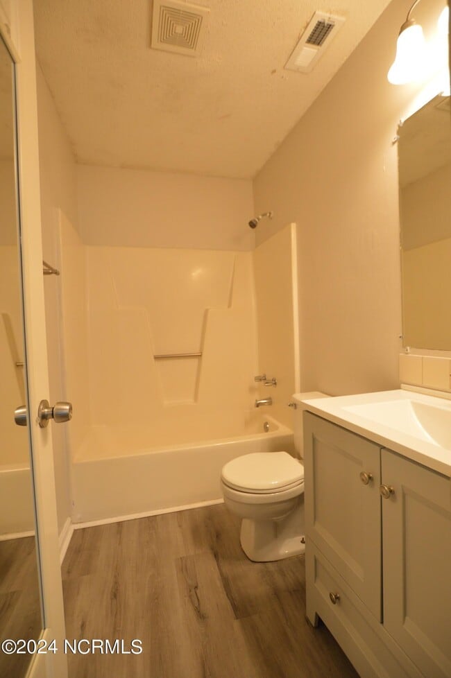 Building Photo - 206 Wedgewood Dr