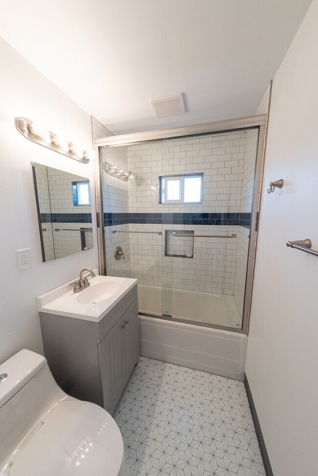 Building Photo - Newly remodeled 3 bedroom 1.5 Bath