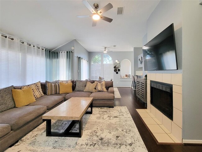 Building Photo - 7122 River Garden Dr