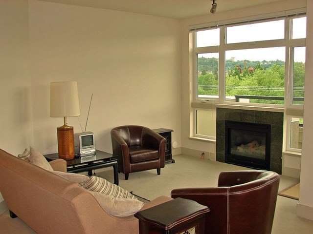 Building Photo - Stylish NW Contemporary 2 Bed, 2 Bath Cond...