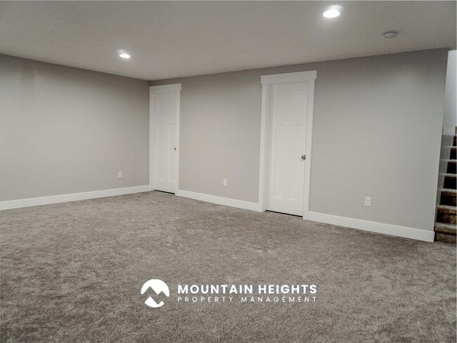 Building Photo - 824 Newfield Dr