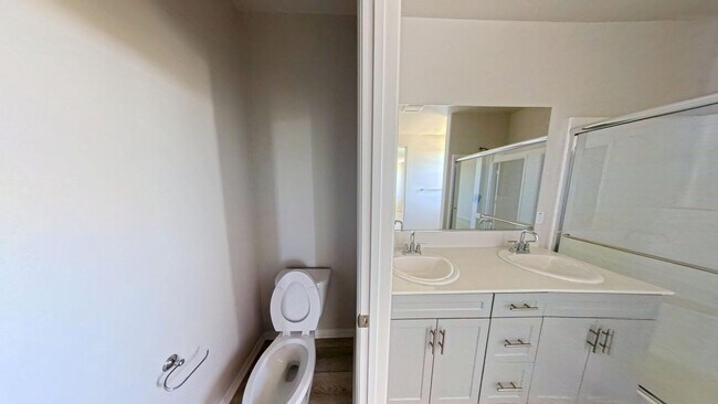 Building Photo - 40186 Birchfield Dr