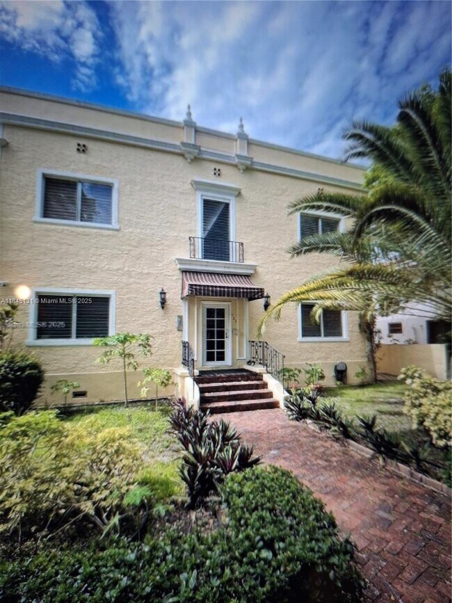 Building Photo - 223 Calabria Ave
