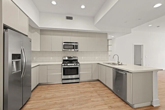 Interior Photo - 5308 Sepulveda Blvd