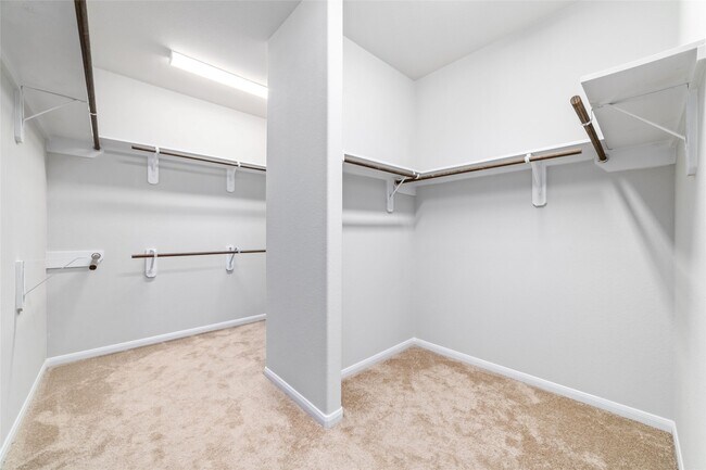 Building Photo - 4919 Vly White Oak Ln