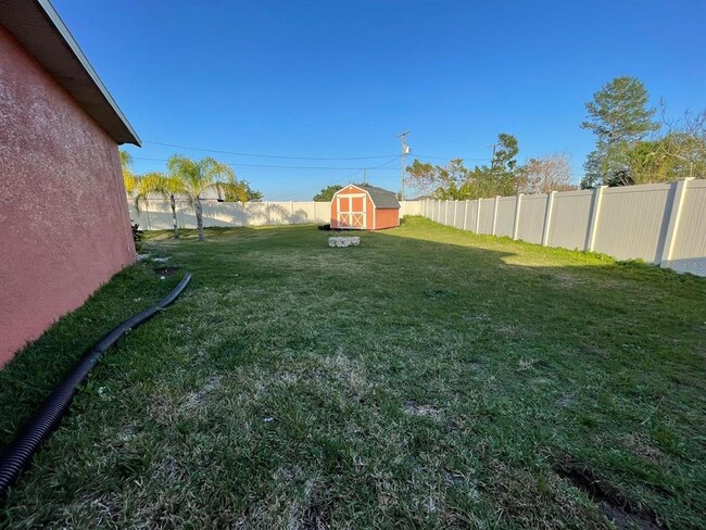 Building Photo - 907 Wildflower Rd