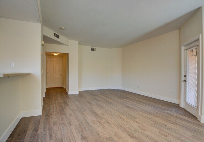 Building Photo - Beautiful 2BR / 2BA Renovated / Modern Condo In A Gated Complex.