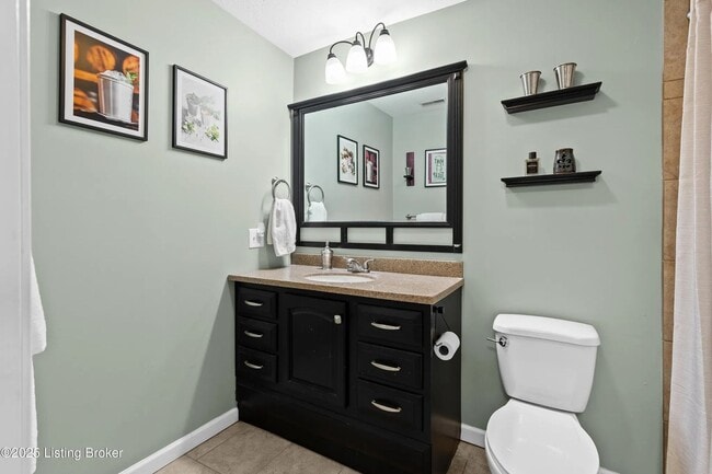 Building Photo - Spacious Home in the Heart of Clifton