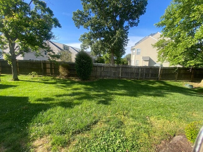 Building Photo - Spacious 4-Bedroom End-Unit Condo in Virgi...