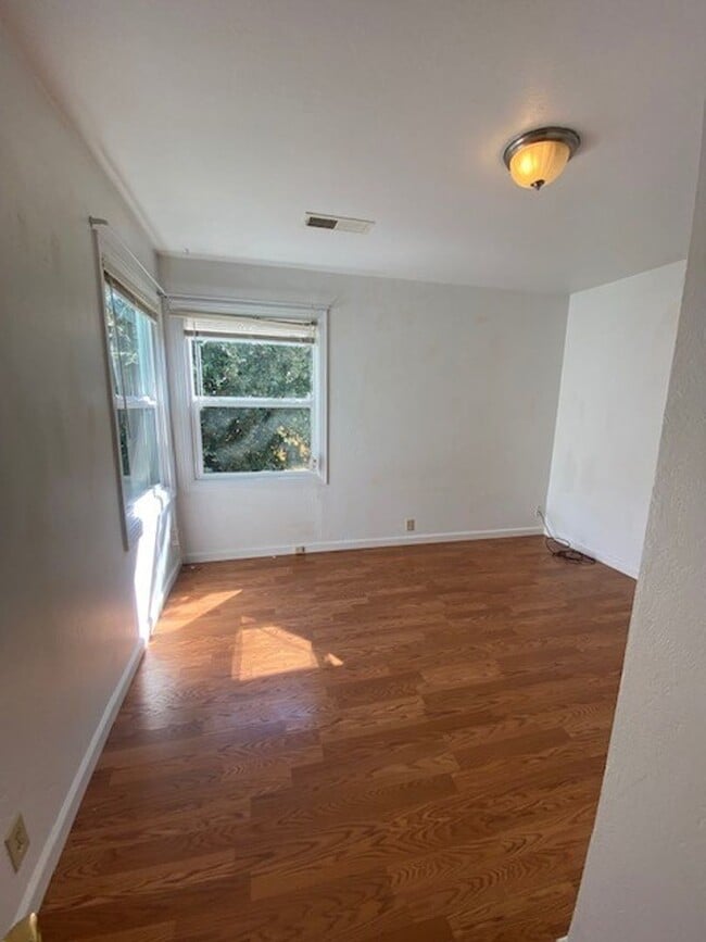 Building Photo - Close to Cal Poly Humboldt, 4/2 house!