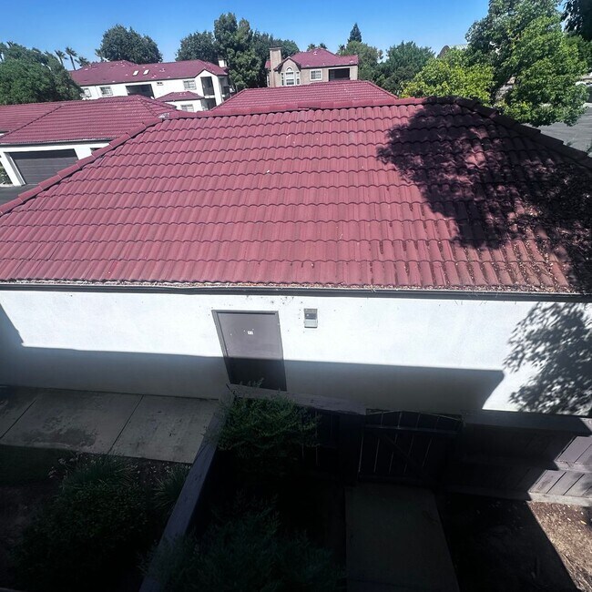 Building Photo - Must See!! Gorgeous 2 Bedroom, 2 Bathroom ...
