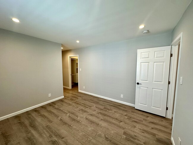 Building Photo - 1591 1/2 West 35th Place