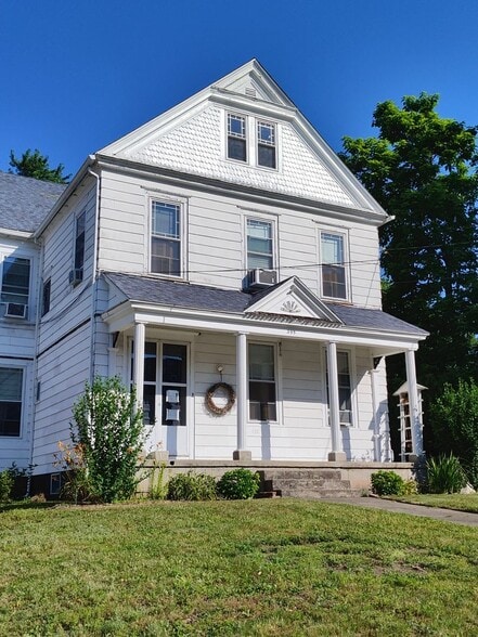 Building Photo - 395 S Main St