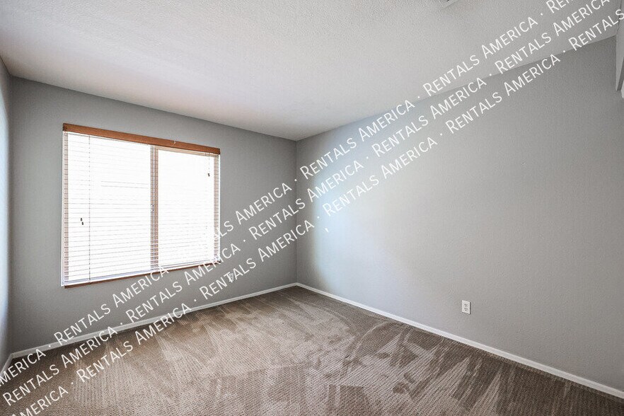Building Photo - 7471 W Lone Cactus Dr