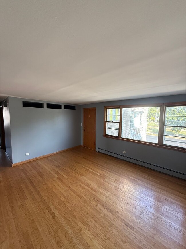 Building Photo - 3556 N Nagle Ave