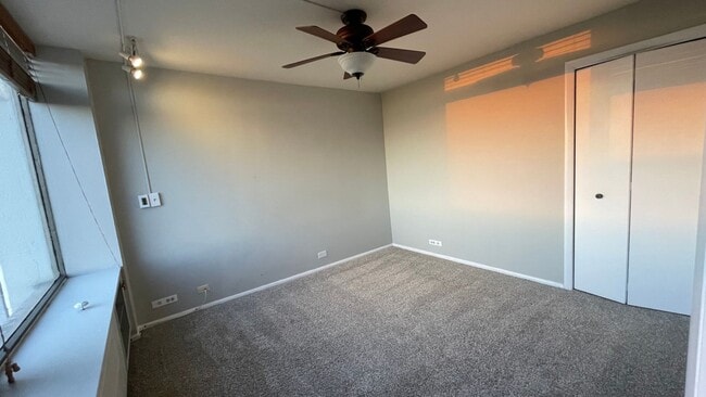 Building Photo - Nice 1 bedroom Condo in Gold Coast/Old Town