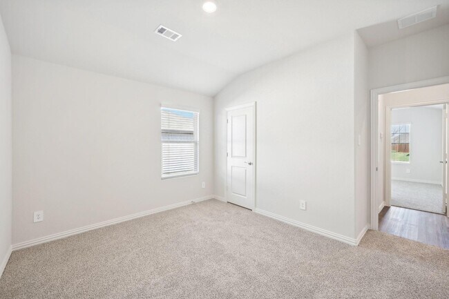 Building Photo - 2203 Gustavus Dr