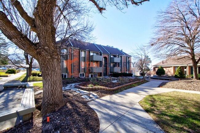 Building Photo - 1180 S Foothill Dr