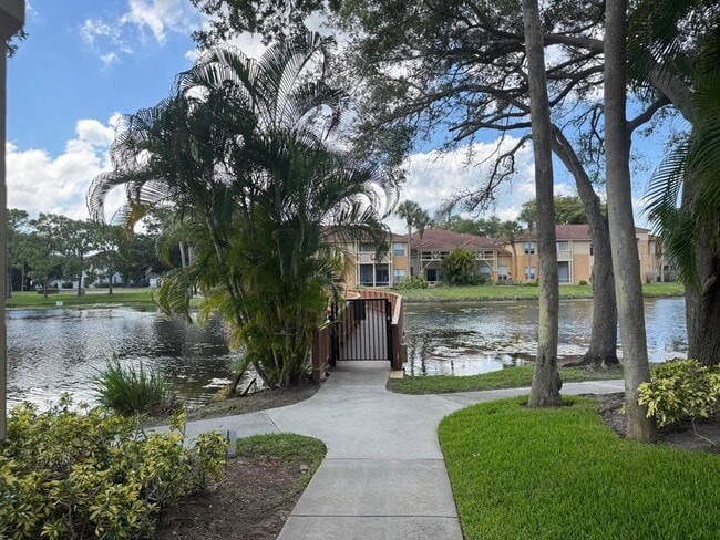Building Photo - 4807 Via Palm Lakes