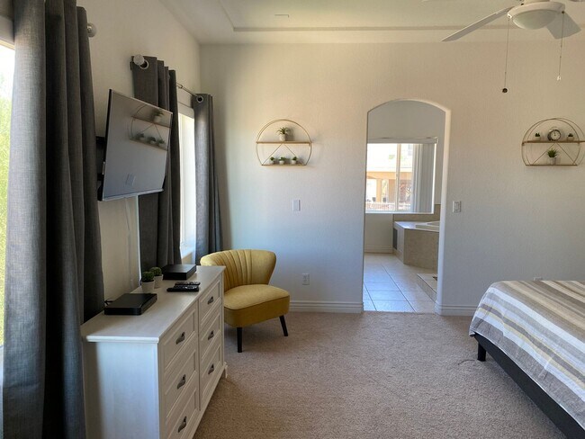Building Photo - 3 BR + Bonus, Fully furnished, Includes Ut...