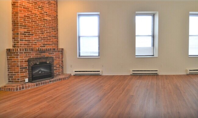 Building Photo - 67 St Germain St
