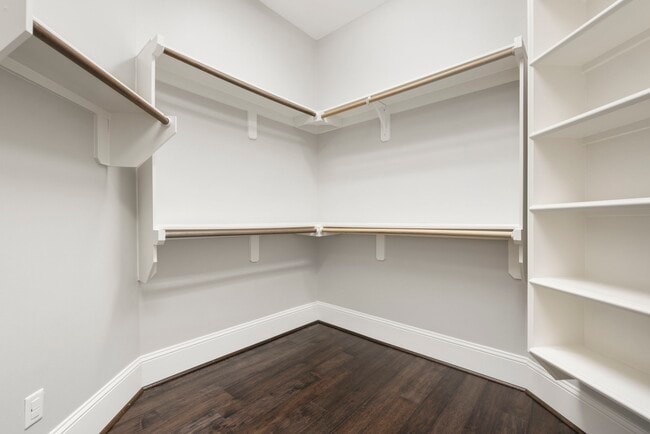 Building Photo - 26214 Kingsgate Ln