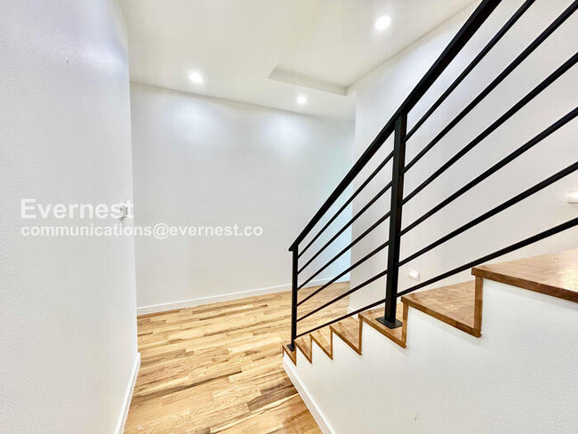 Building Photo - 426 Avenue L Ave