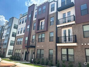 Building Photo - Luxury Condo in Raleigh - 3 beds|2.5 baths...