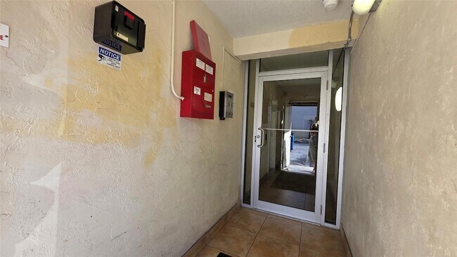 Building Photo - 253 S Cypress Rd