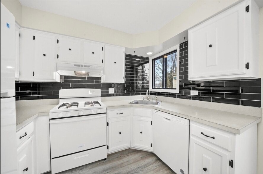 Kitchen - 2710 Northcreek Dr