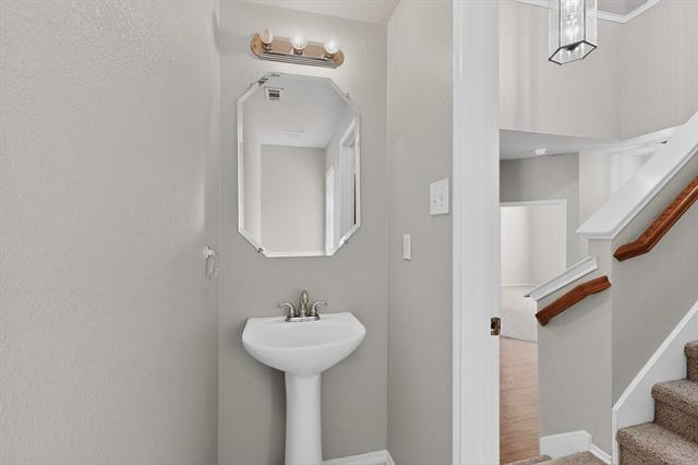 Building Photo - 10913 Dillon St