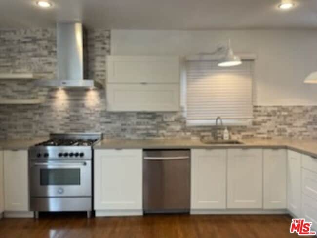Building Photo - 3869 Hollypark Pl