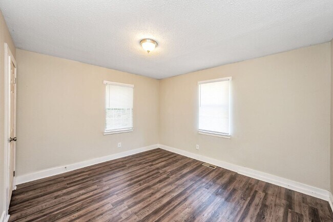 Building Photo - Charming Jasper Home with Modern Upgrades ...