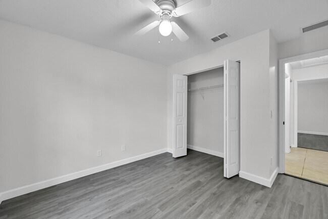 Building Photo - 726 SW Bond Rd